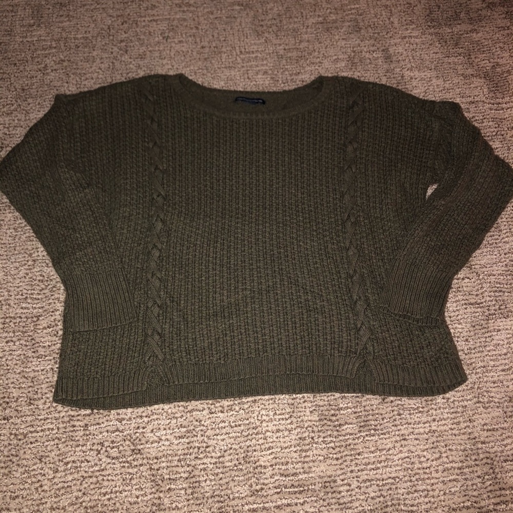 olive green american eagle sweater🐢